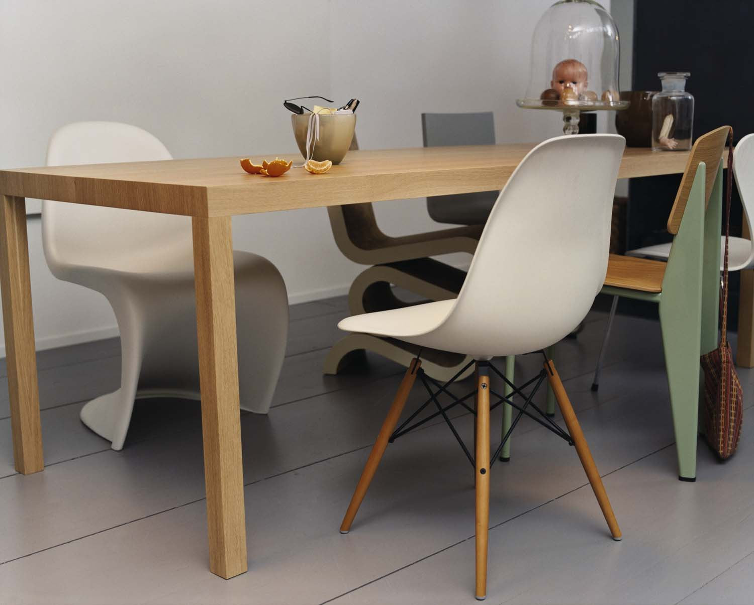Eames DSW Chair, white shell, golden maple base Eames DSW Chair, white shell, golden maple base