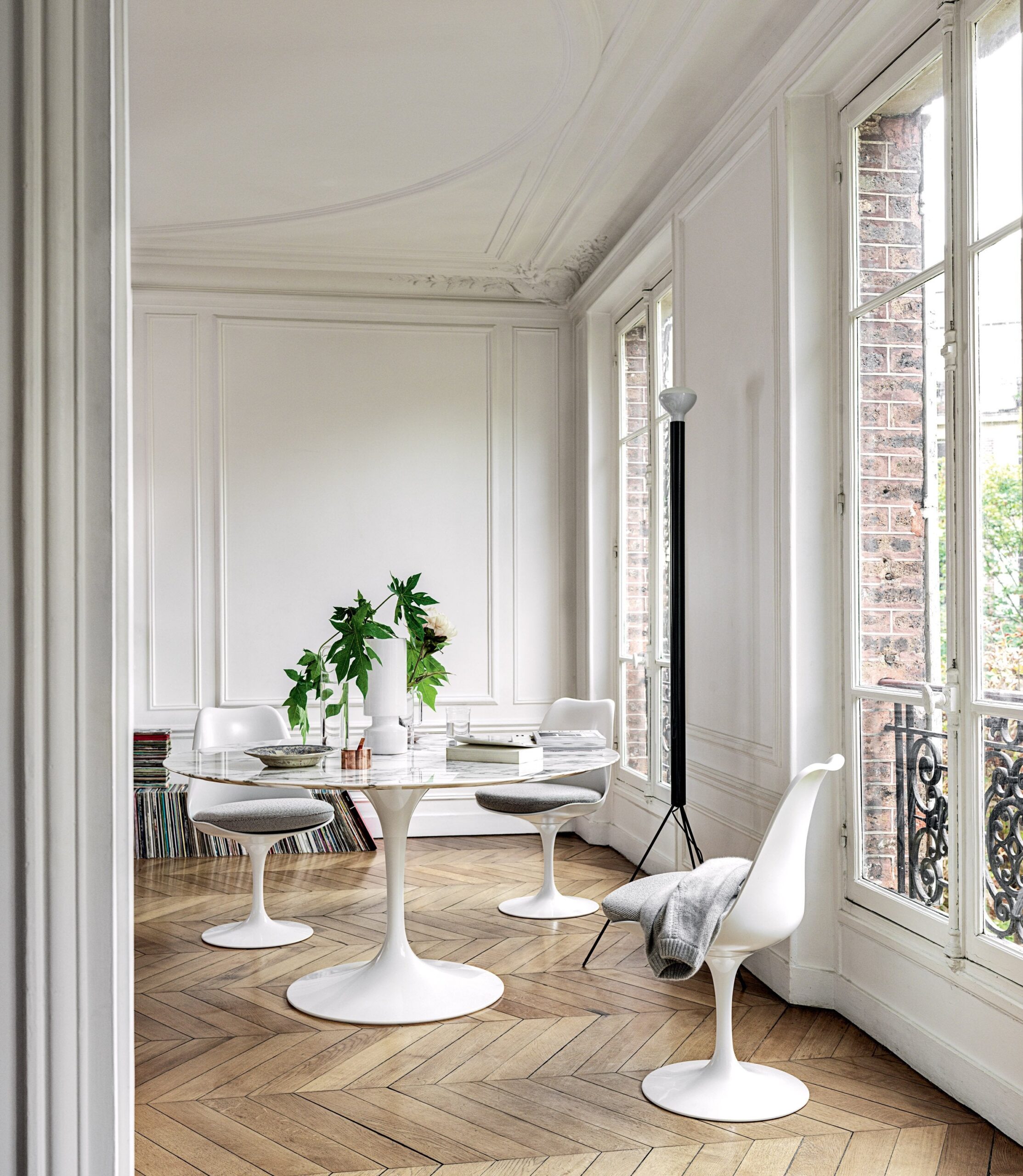 knoll-saarinen-dining-table-tulip--outlet-round-120cm-arabescato-marble-tulip-chairs knoll-saarinen-dining-table-tulip--outlet-round-120cm-arabescato-marble-tulip-chairs