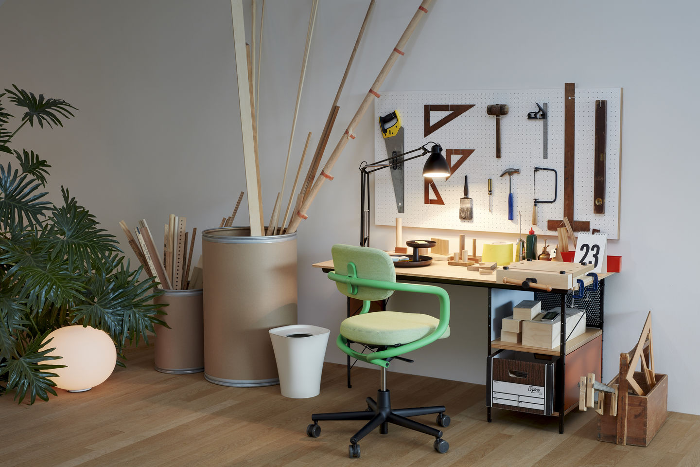 Eames Desk Unit (EDU)
