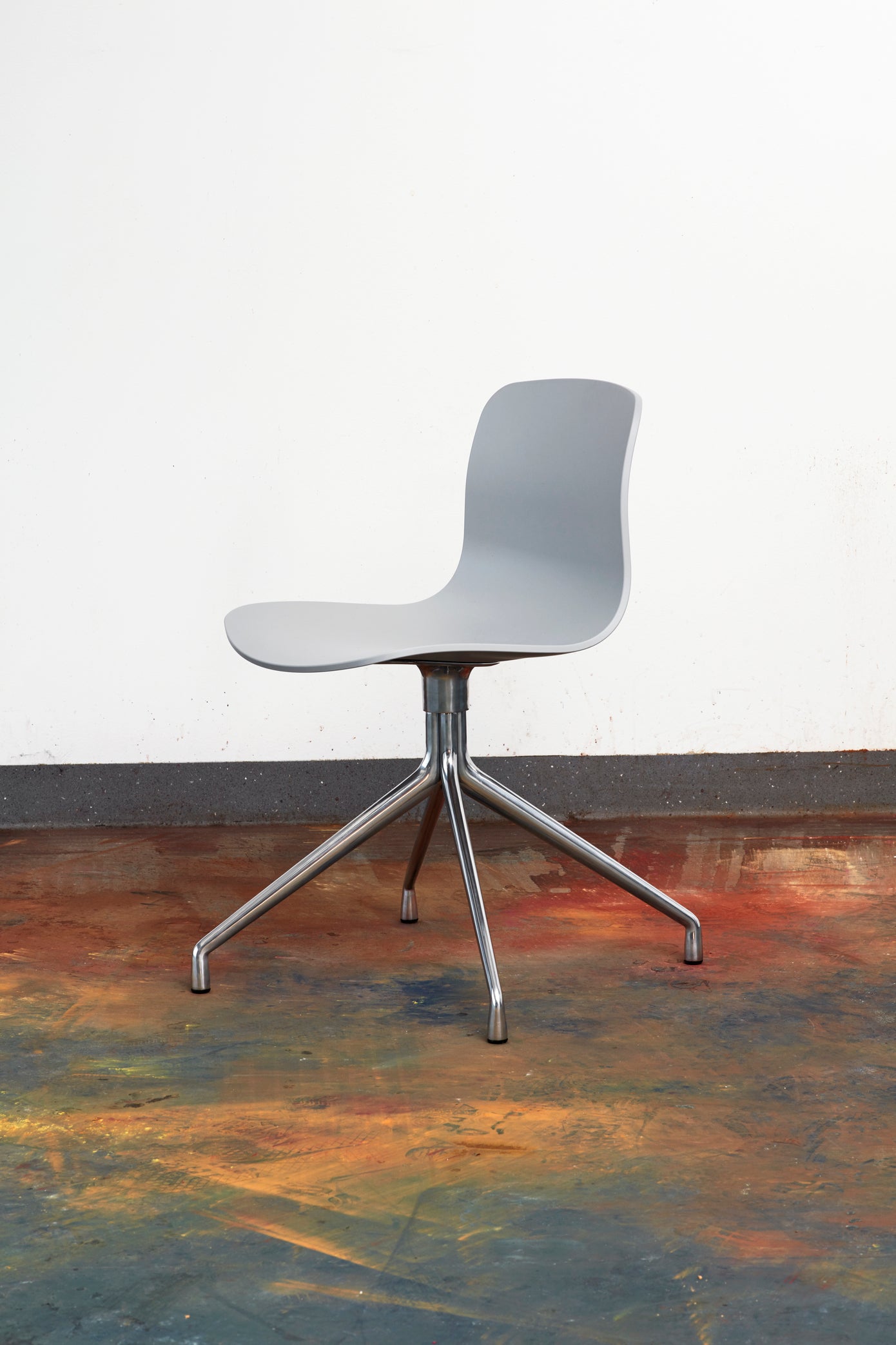 hay-hee-welling-chair-AAC-10-4-star-base-black-shell-grey hay-hee-welling-chair-AAC-10-4-star-base-black-shell-grey