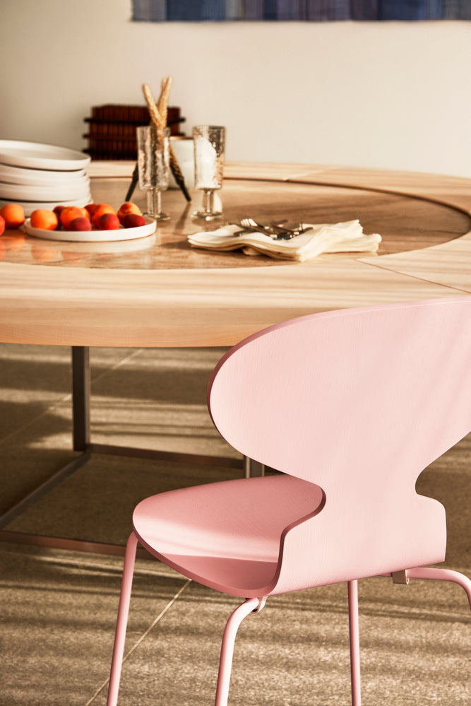 fritz-hansen-arne-jacobsen-ant-chair-3101-pale-pink