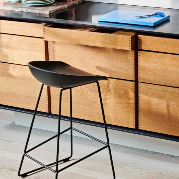 hay-hee-welling-AAS-38-H75-black-shell-black-steel-base