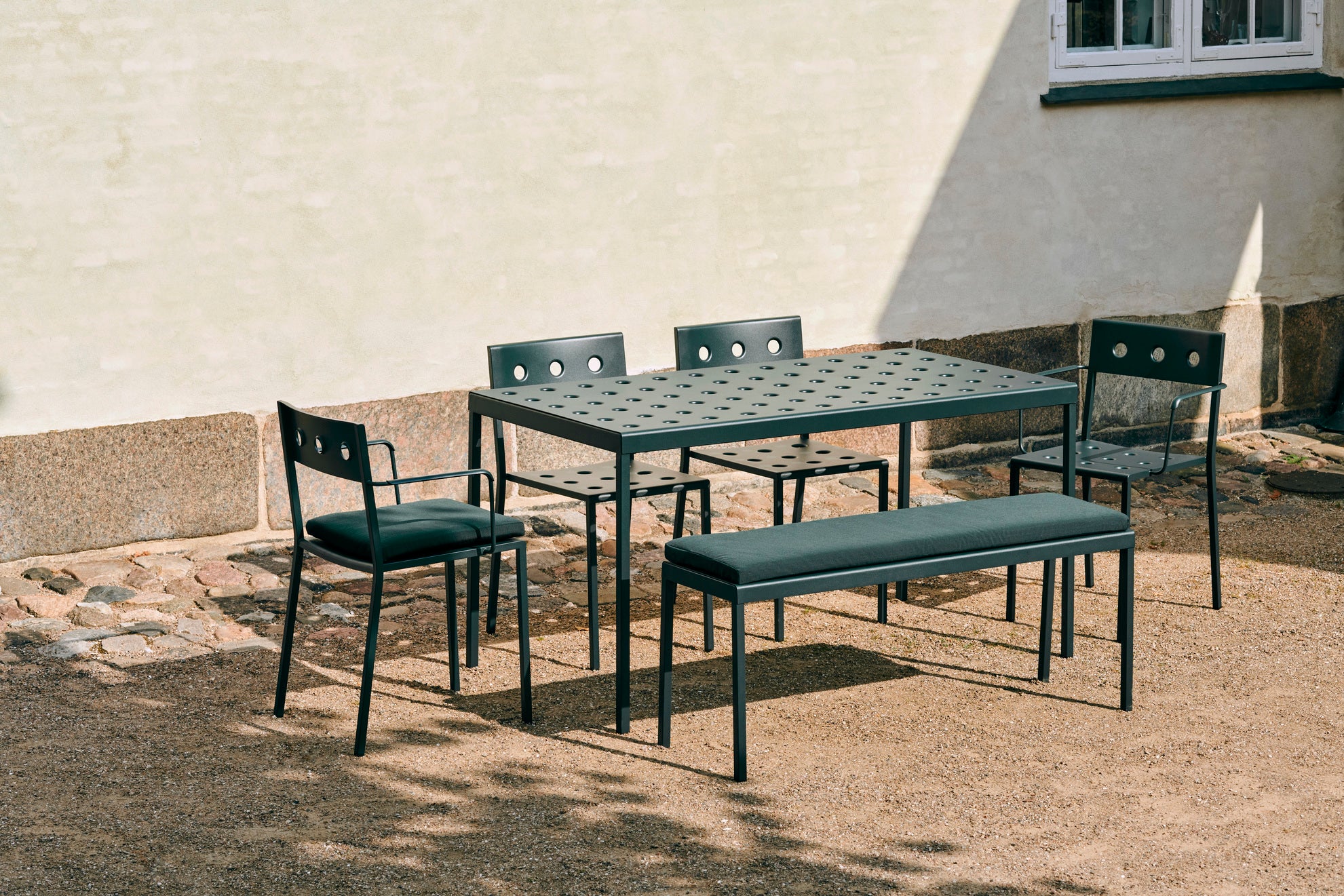 hay-ronan-erwan-bouroullec-bench-dark-forest-cushion-indoor-outdoor-L119_5xW35xH45