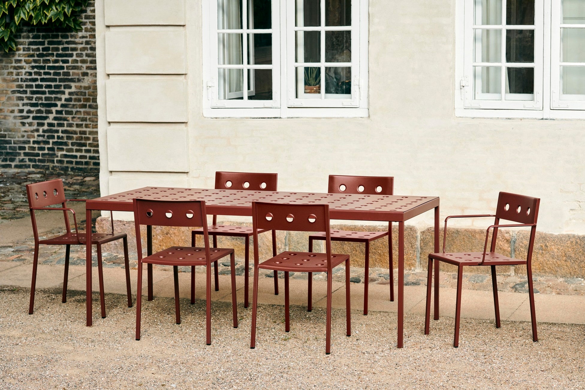 hay-ronan-erwan-bouroullec-table-balcony-iron-red-indoor-outdoor-L144xW76xH74