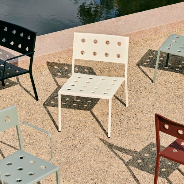 hay-ronan-erwan-bouroullec-lounge-chair-balcony-seating-anthracite-indoor-outdoor-beige-black-iron-red