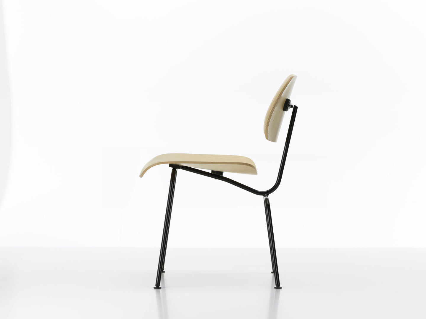 Eames Plywood Chair DCM Eames Plywood Chair DCM