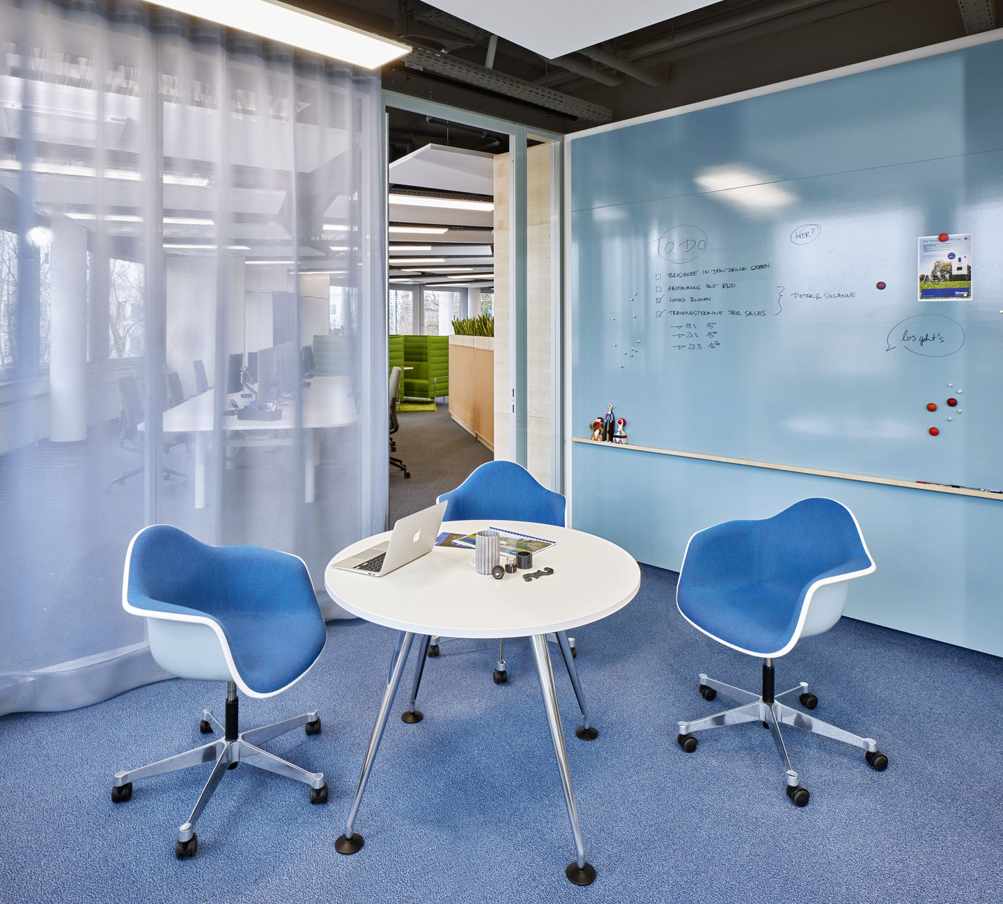Eames Plastic Armchair (PACC), Fully Upholstered