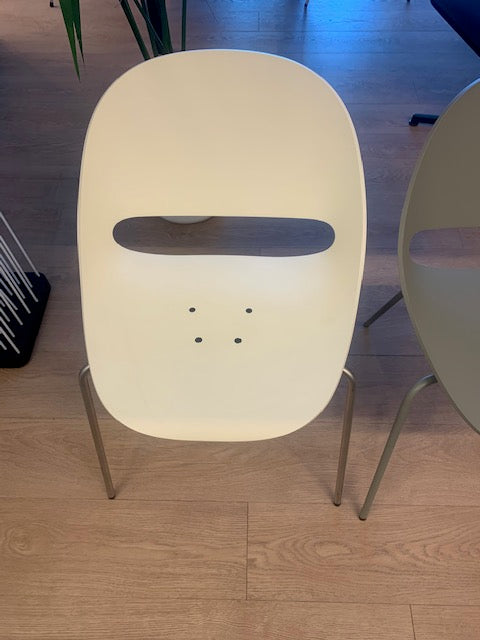 Bulo-Léon-Stynen-Lucca-Outdoor-Chrome-Base-White-Shell-outlet Bulo-Léon-Stynen-Lucca-Outdoor-Chrome-Base-White-Shell-outlet