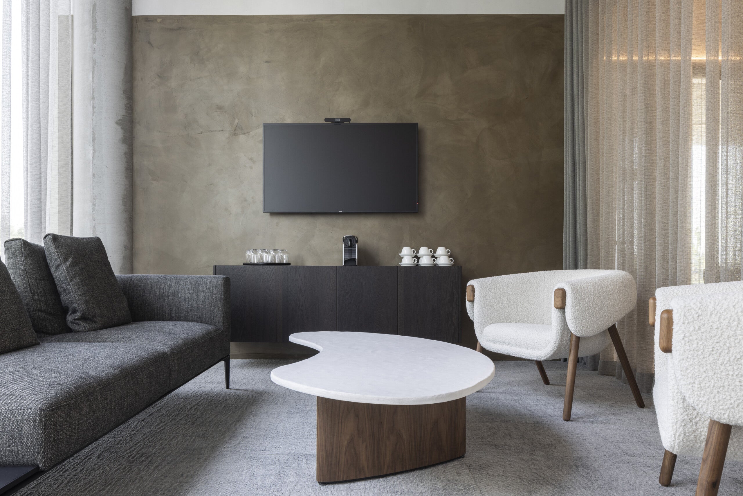 bulo-gensler-monica-wooden-legs-natural-walnut bulo-gensler-monica-wooden-legs-natural-walnut