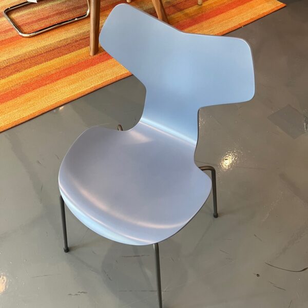 fritz-hansen-arne-jacobsen-chair-grand-prix-outlet-dusk-blue-stock