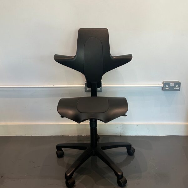 flokk-hÅG- capisco- 8106-chair-outlet-saddle-seat-black