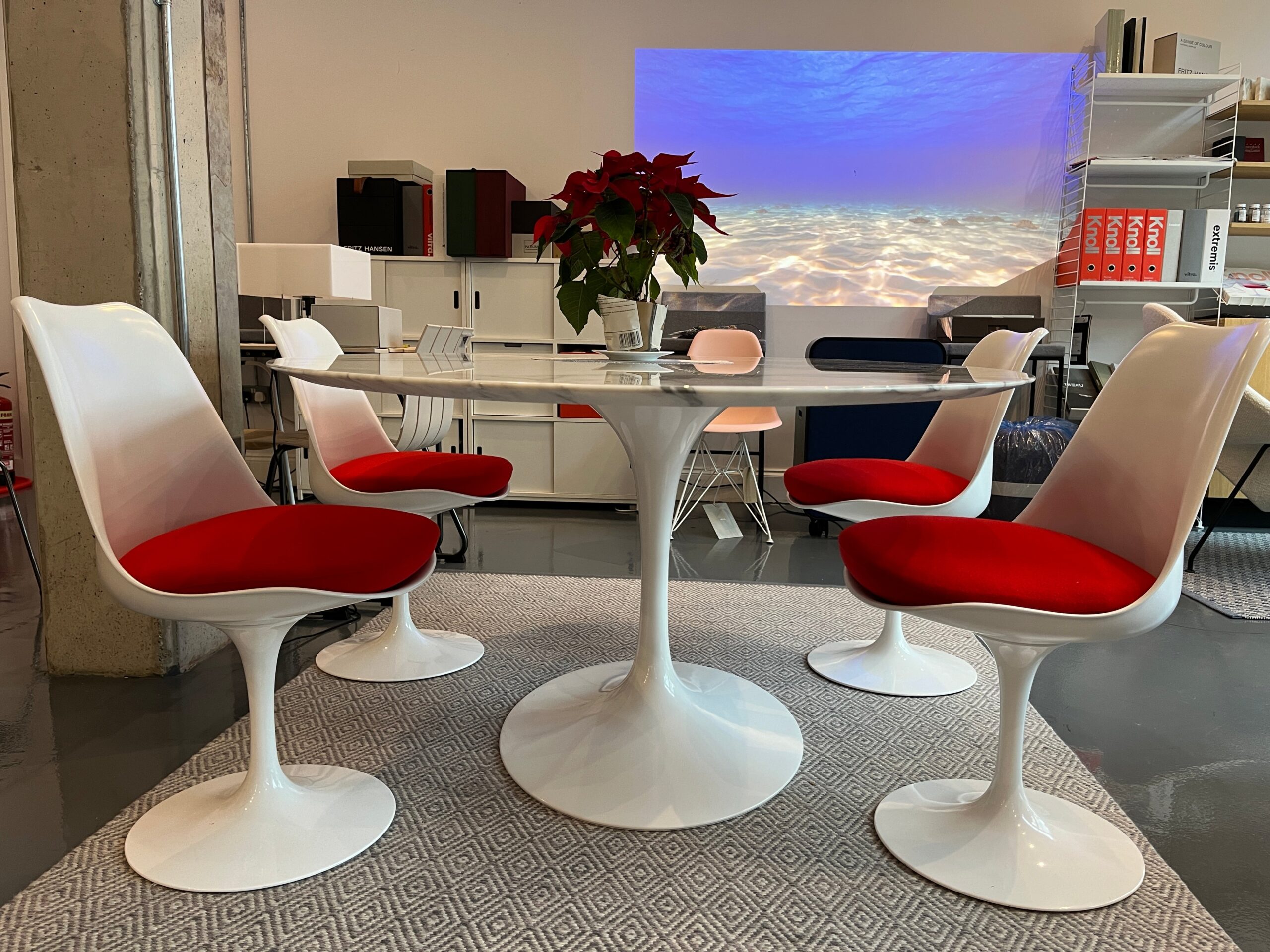 knoll-eero-osaarinen-saarinen-chairs-tulip-swivel-outlet-red-tonus-stock-showroom knoll-eero-osaarinen-saarinen-chairs-tulip-swivel-outlet-red-tonus-stock-showroom