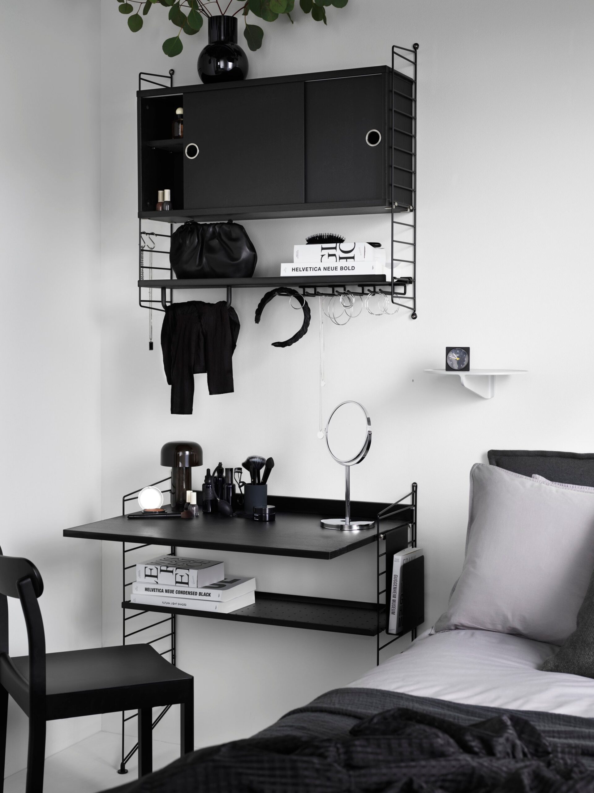 string-system-bedroom-workspace-black-floor-and-wall-panels